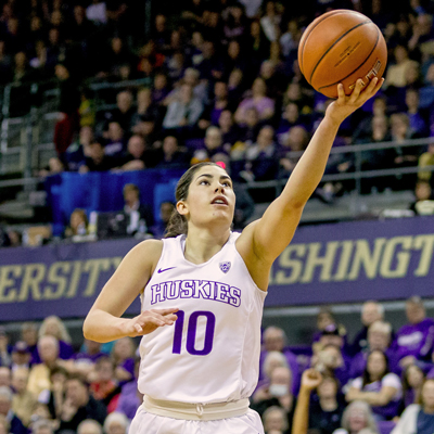 Kelsey Plum makes a layup