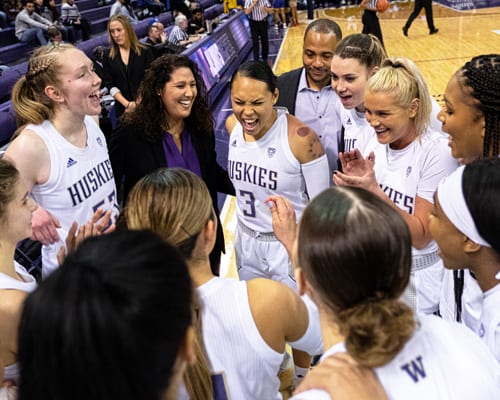 2019 Women's Basketball team huddle