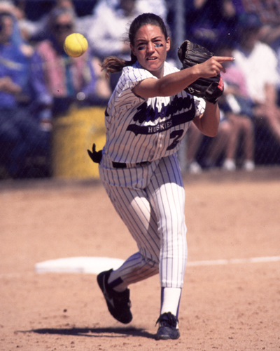 Heather Tarr throwing softball