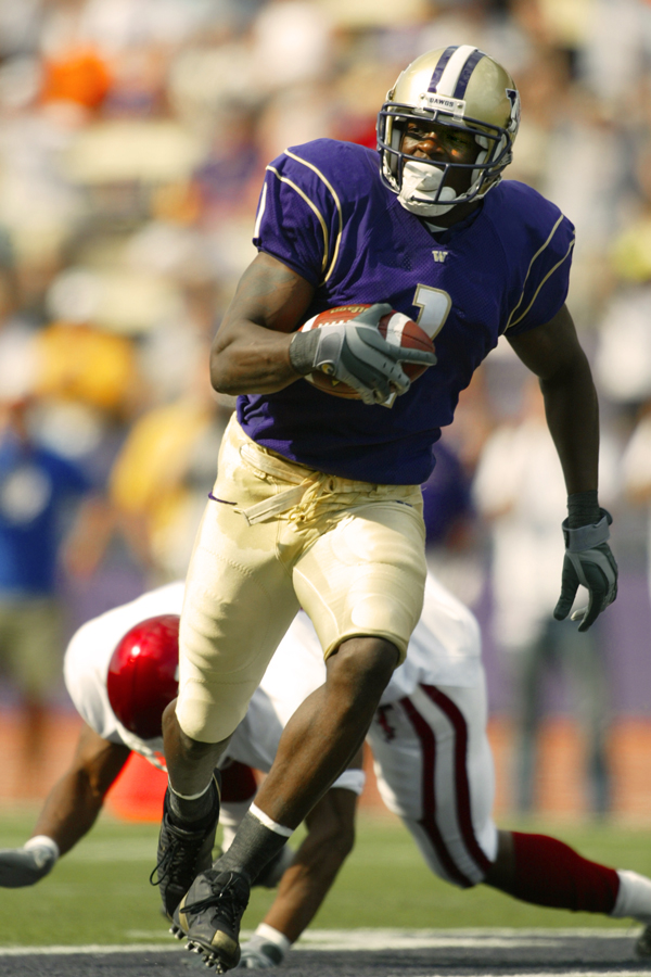 Reggie Williams running with football